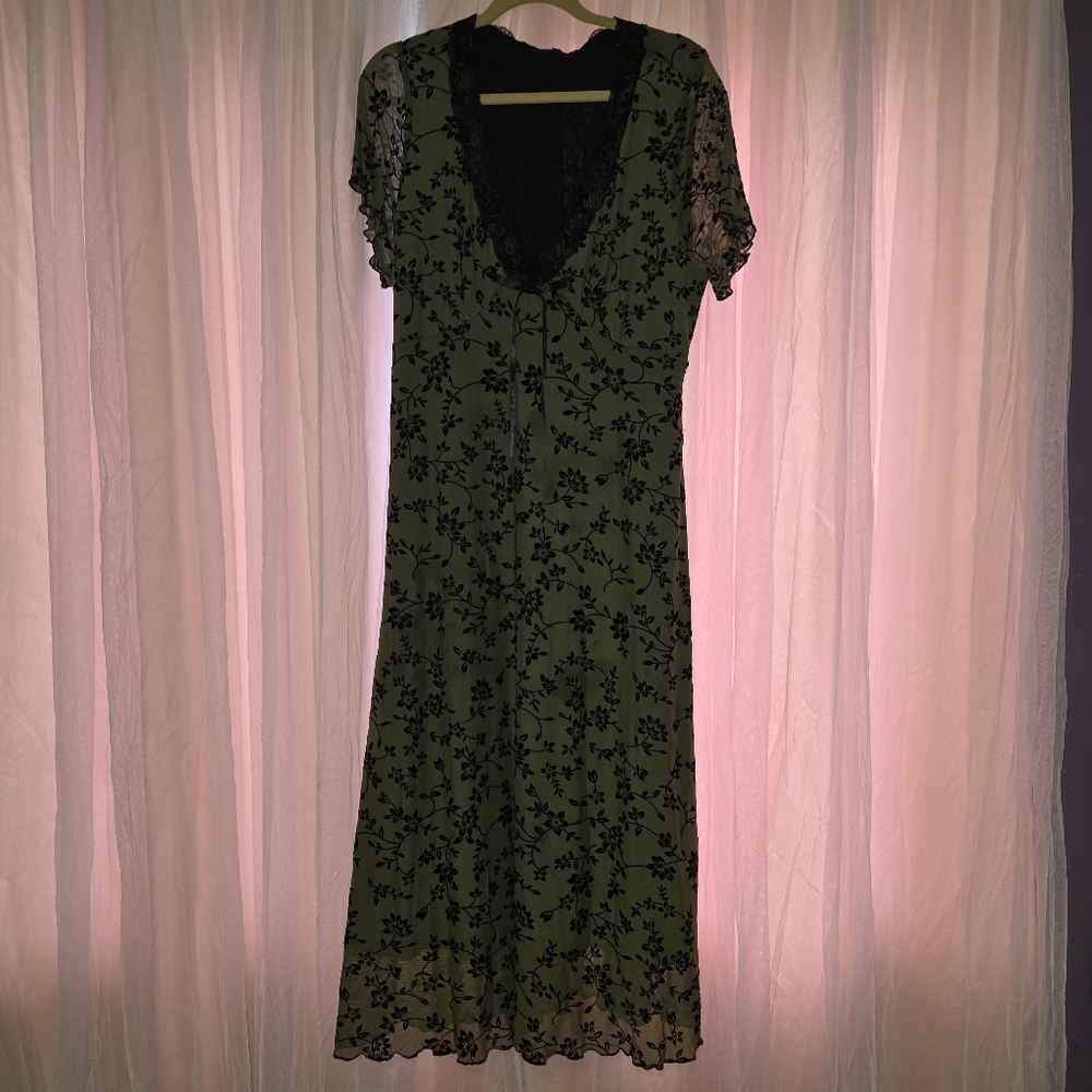 Green And Black Floral Lace Midi Dress - Brand: